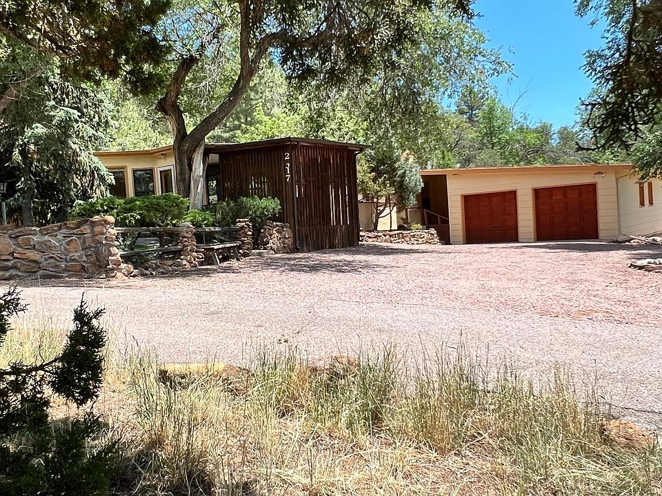 Private Drive Entrance