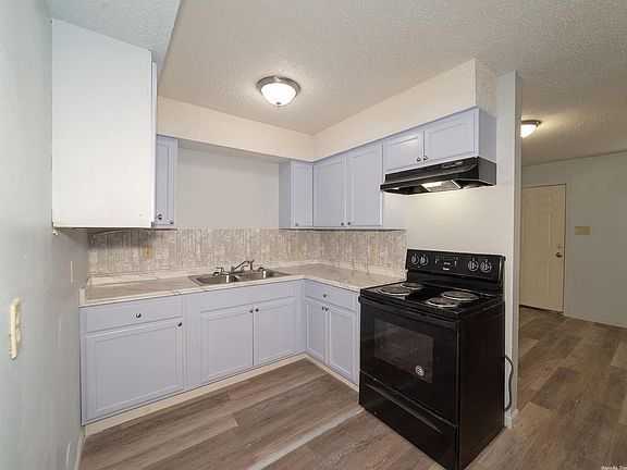 4th image of 5910 W 53rd St #5