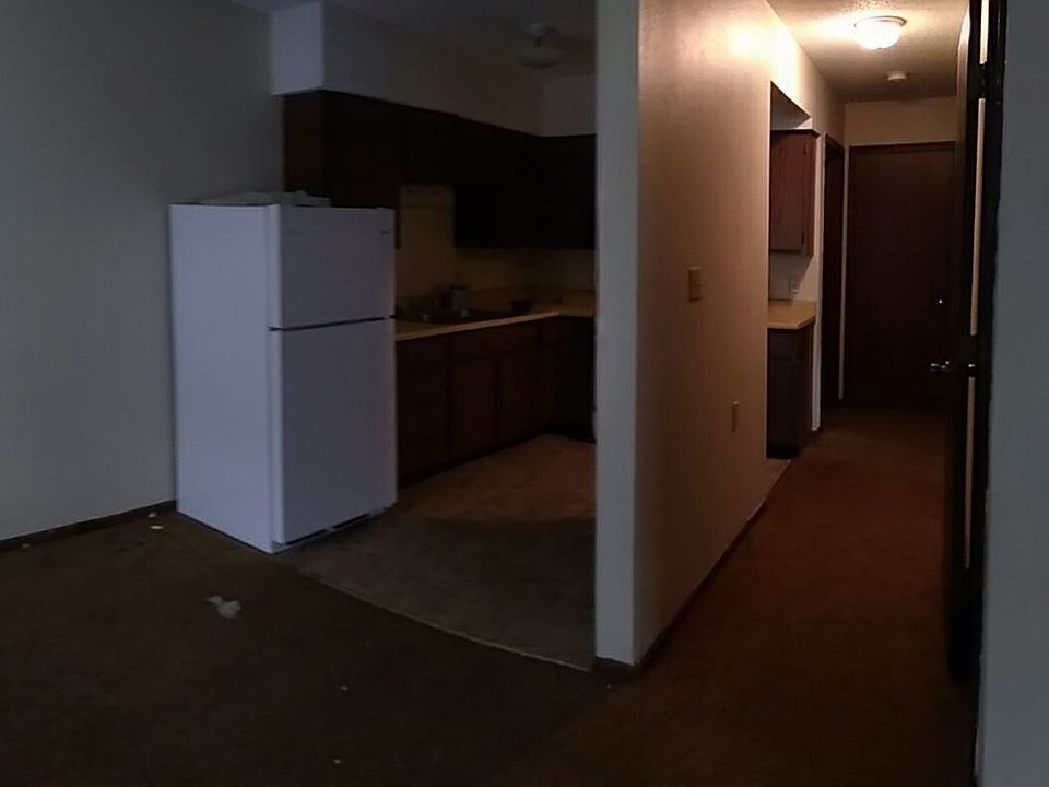 2nd image of 404 Hillcrest Dr APT 07