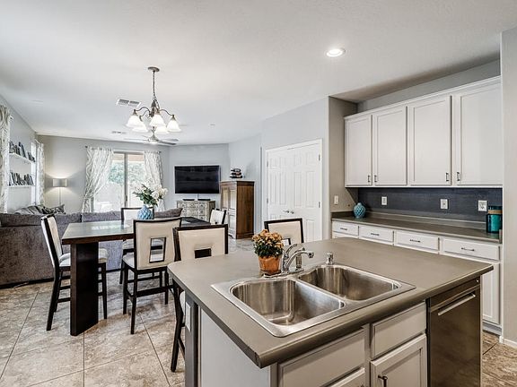 5th image of 2689 E Clifton Ave