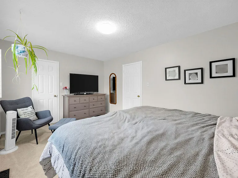 15 Fulton Cres — Photo 22