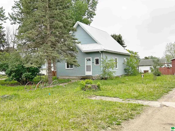 229 W 2nd St, Newell, IA 50568