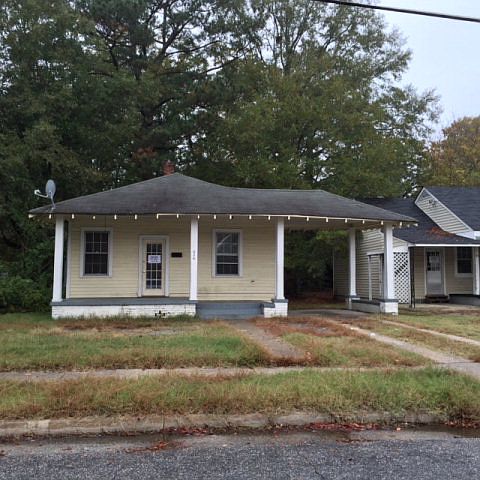 1st image of 824 S Howell St