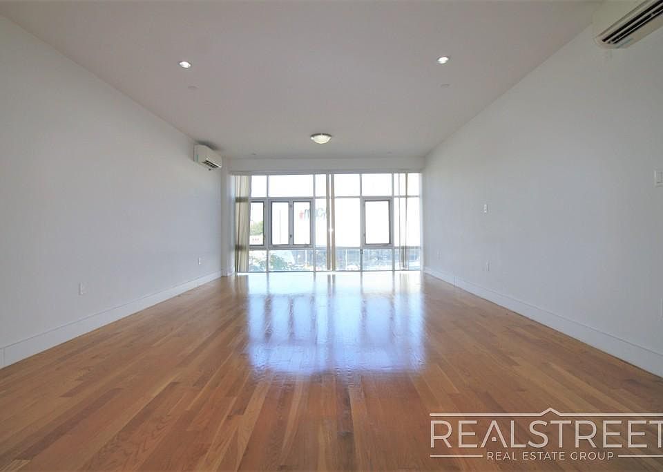 1st image of 90-02 Queens Blvd #504