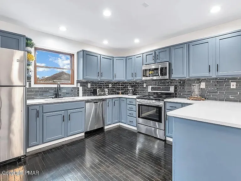 1076 Lancaster Dr — Photo 21