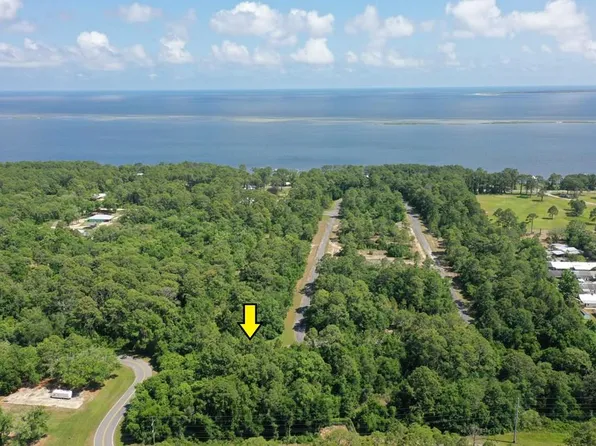 31 Bluewater Beach Cir, Lanark Village, FL 32323