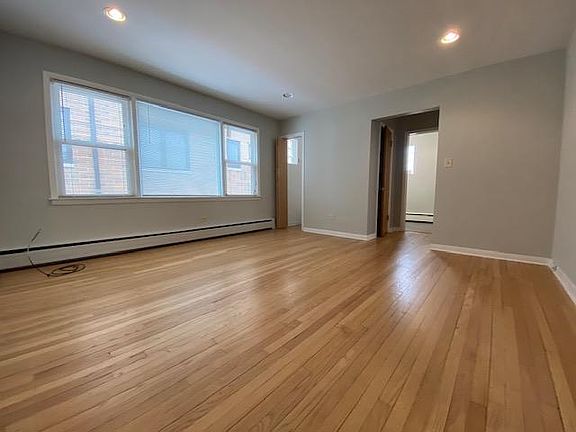 4th image of 2040 W Foster Ave #2R