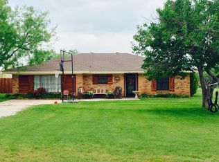 128 Eastpark Dr, Graham, TX 76450