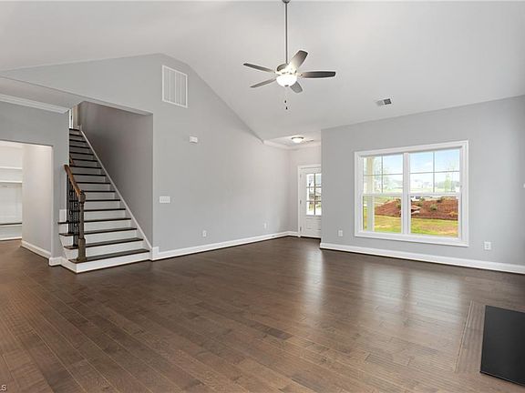 5th image of 5601 Ashview Ct