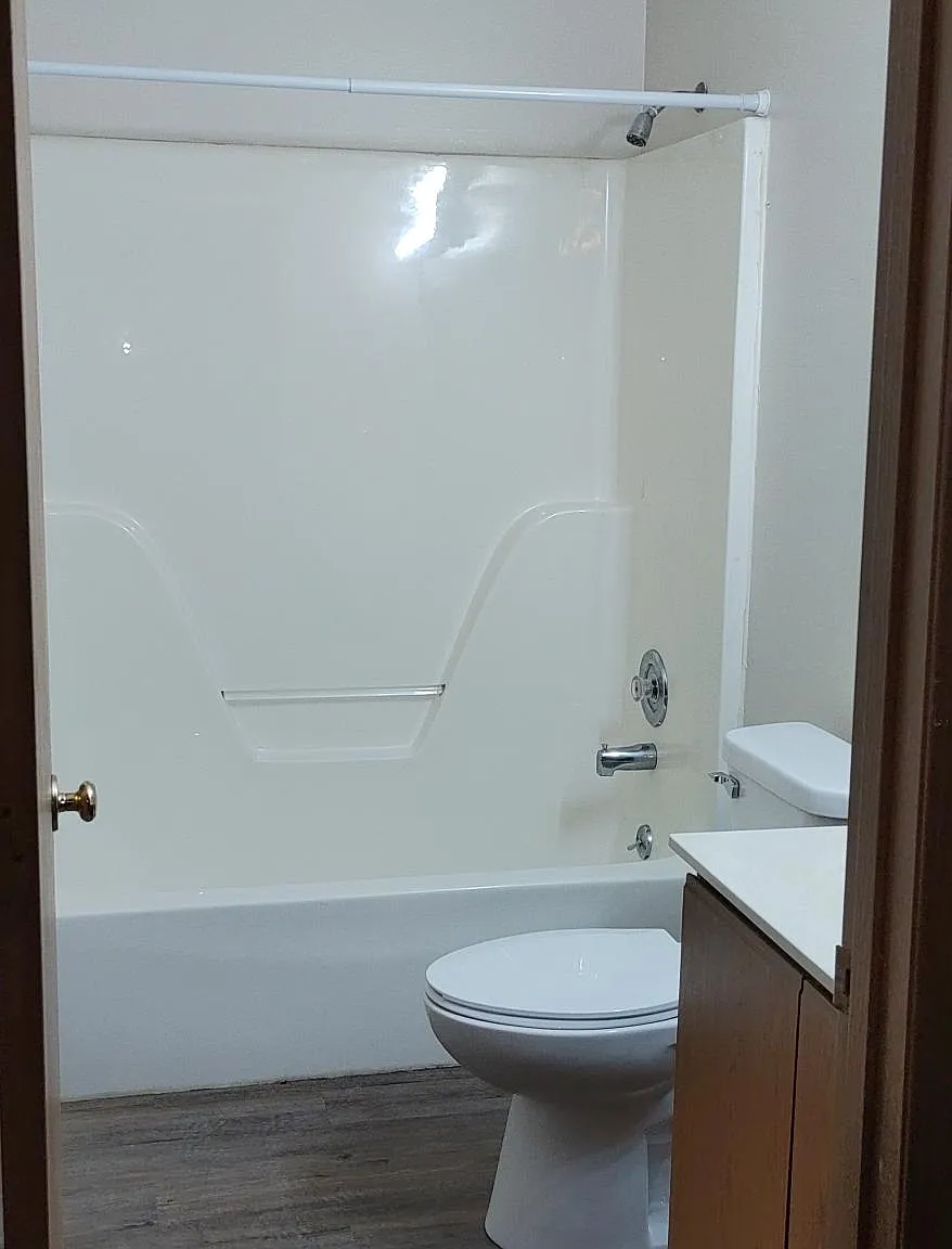 2 bed, 850 sqft, $990 — Photo 2
