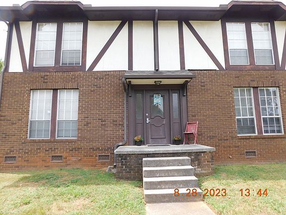 2nd image of 827 Sky Blue Dr #827