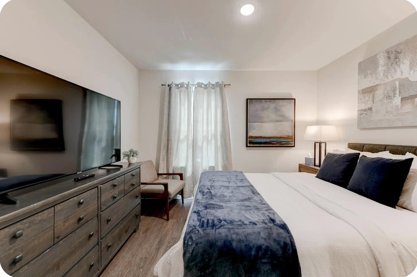 3 bed, 872 sqft, $2,200 — Photo 4