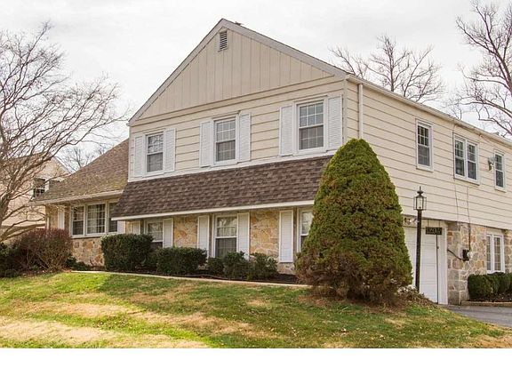 2nd image of 1204 Foss Ave
