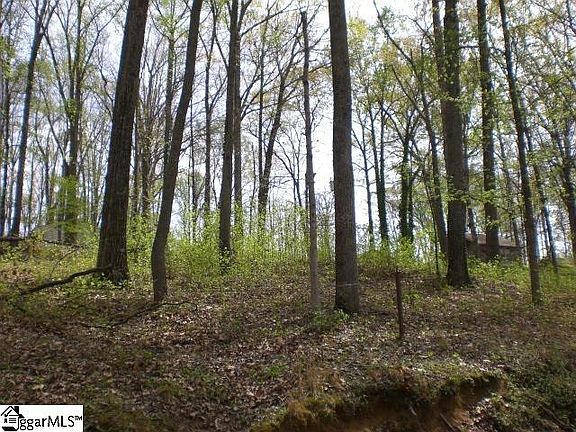 3rd image of 204 Lakeshore Dr
