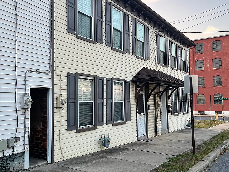 122 N Main St