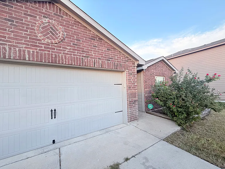 Bridges Ln — Photo 1