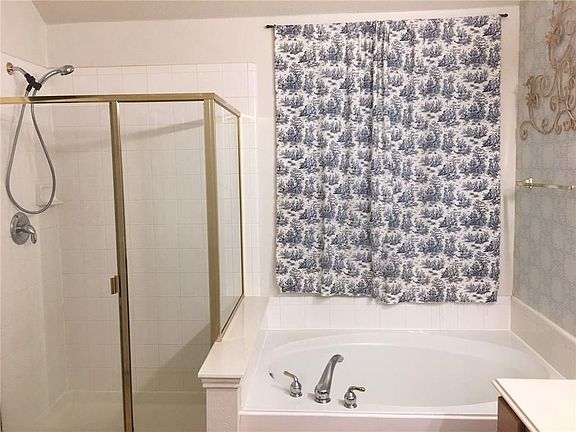 2nd image of 6905 Hillwood Dr