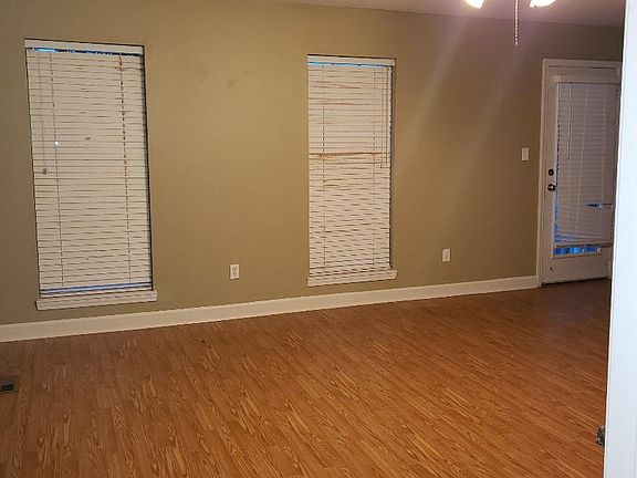 5th image of 222 Kirkcauldy Dr