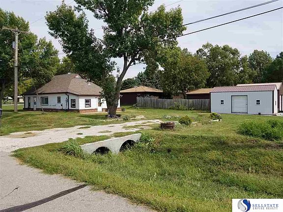 3rd image of 733 Maryann St