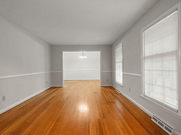 2nd image of 705 Shadylawn Rd