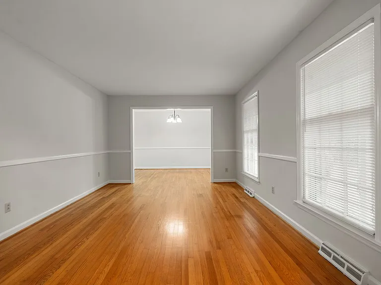 705 Shady Lawn Rd — Photo 2
