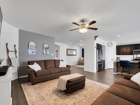 3rd image of 16038 Dehay Lane