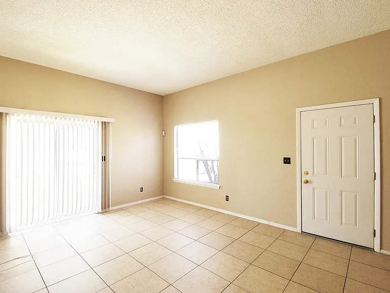 216 Cutlass Dr #B — Photo 7