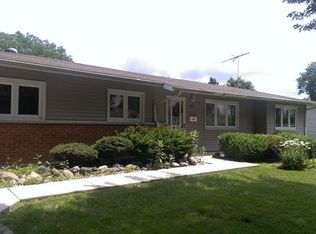 6823 Edgebrook Ln, Hanover Park, IL 60133