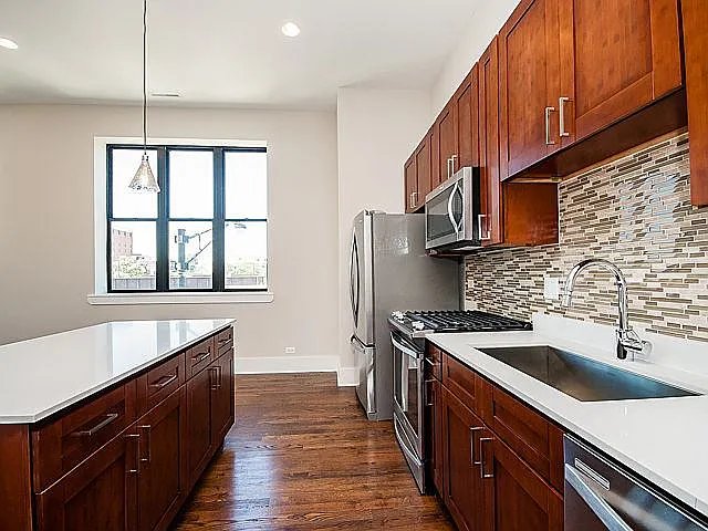 4601 N. Ravenswood Ave. — Photo 10