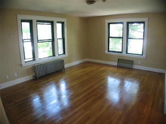 5th image of 58 60 Taft Ave #1