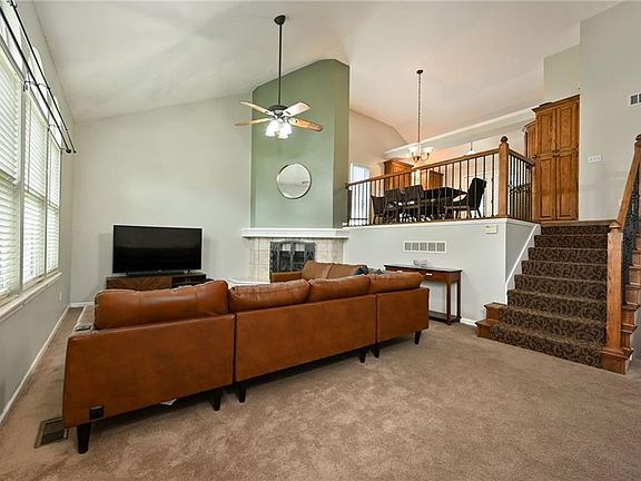 3rd image of 1216 SE Meridian Dr