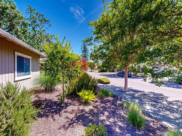 2146 Rivera Dr — Photo 7