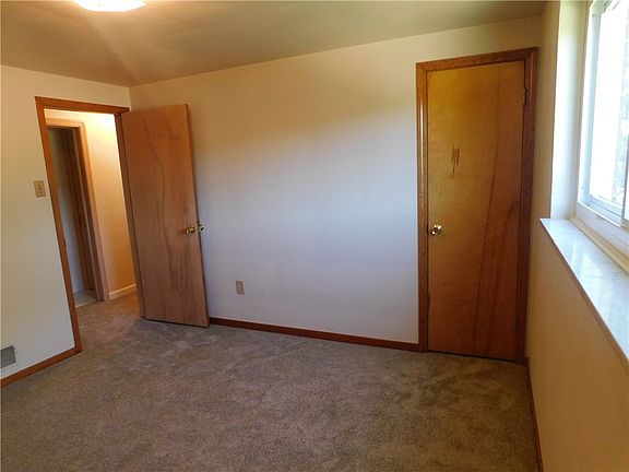 5th image of 13340 Saint Clair Dr N