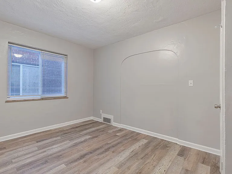 987 Lilley Ave — Photo 14