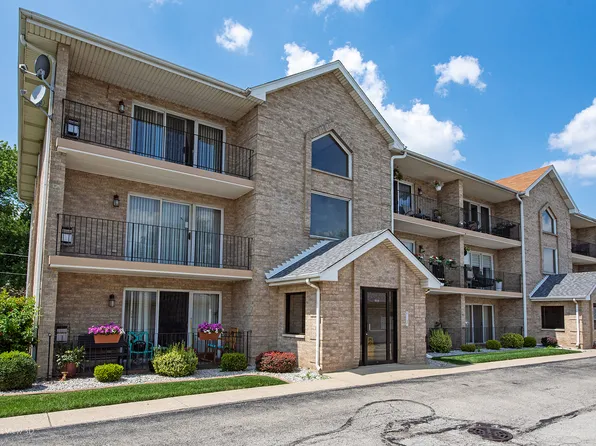 7808 Amelia Ct APT 2B, Justice, IL 60458