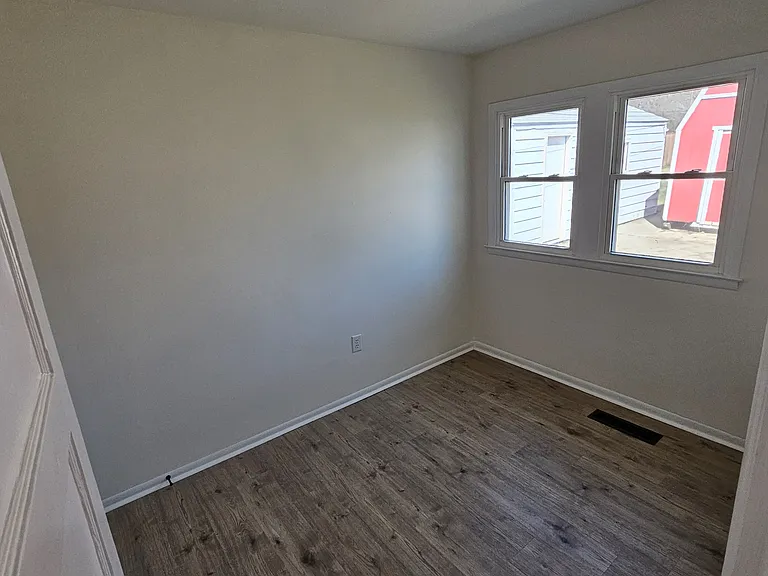 2108 N Hadley Rd — Photo 8