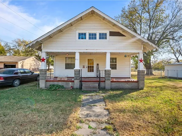 211 W 5th St, Mound Valley, KS 67354