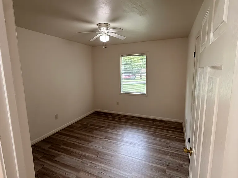314 Perry Dr — Photo 8