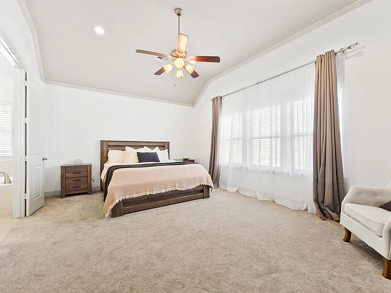 8758 Kempwood Dr — Photo 14