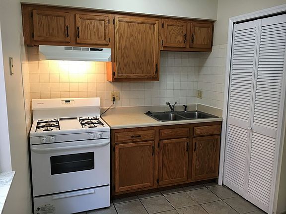 4th image of 184-194 E Duncan St #19