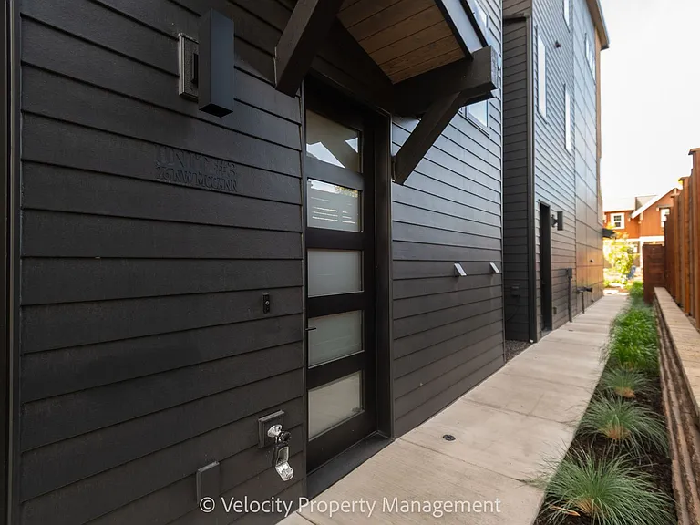 26 NW McCann Ave #3 — Photo 3