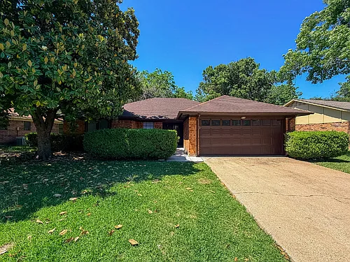 712 Pecan St Photo 1