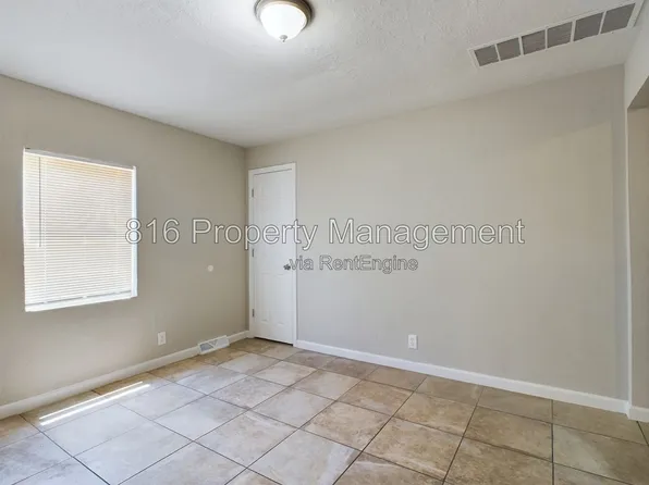 8720 E Winner Rd, Independence, MO 64053