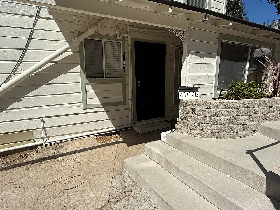 4107 Smallwood Ln