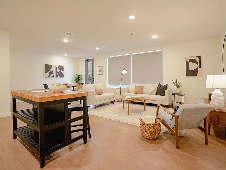 476 Taylor Apartments — Photo 51