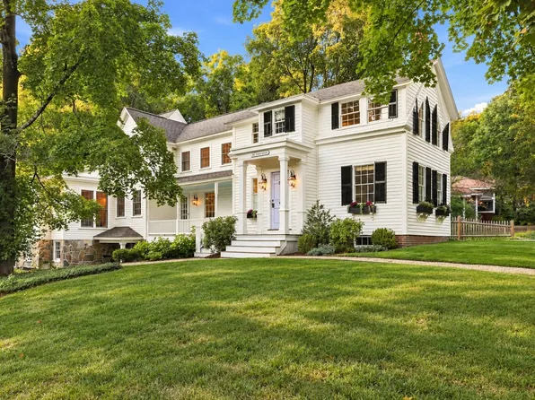 81 Central St, Andover, MA 01810