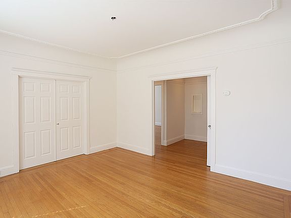 5th image of 2700 Polk St APT 9