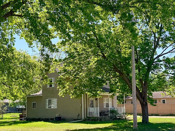 3rd image of 831 S 4th Ave
