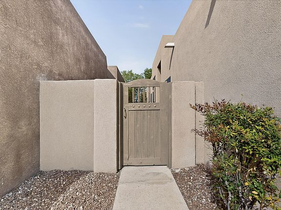 5th image of 2103 Navajo Willow Dr NE