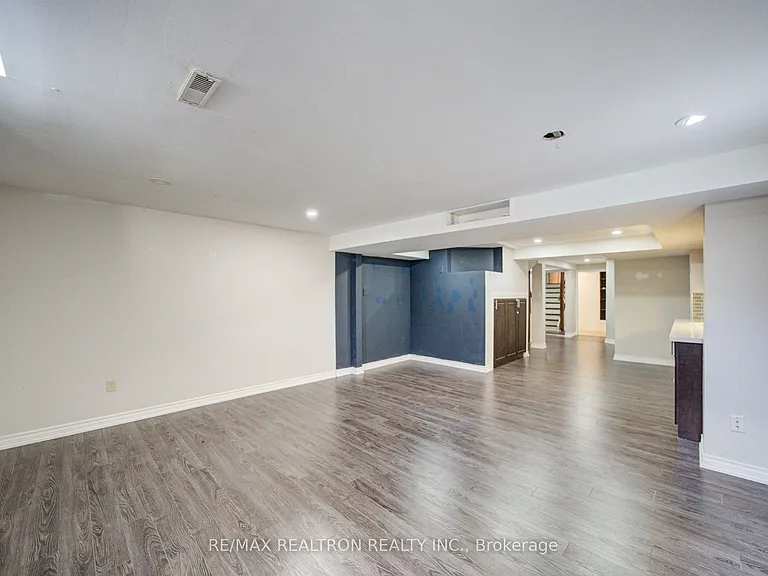 2365 Bur Oak Ave — Photo 28